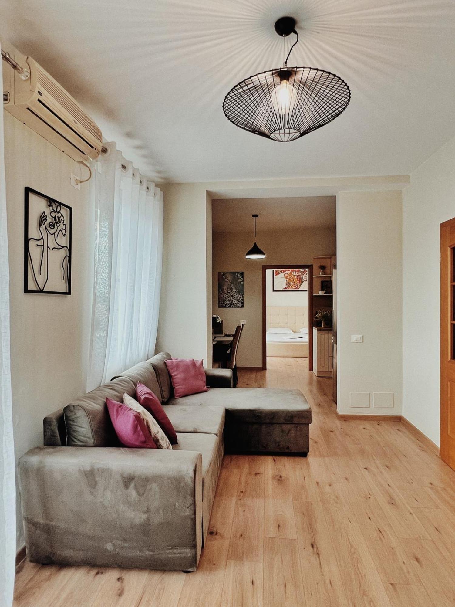 Cozy Rooftop Apartment - Your Home, Away From Home! Tirana Zewnętrze zdjęcie